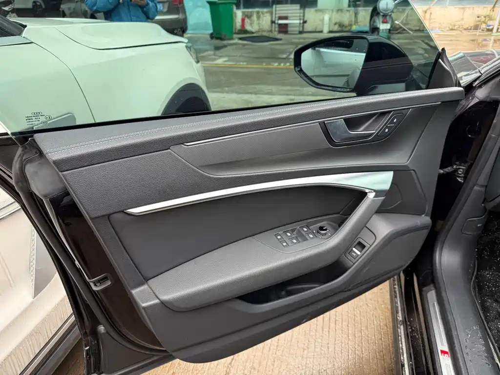 Audi A7L 2024 45TFSI S-line Dream Building Liquid Crystal Package купить на сайте DeffCars