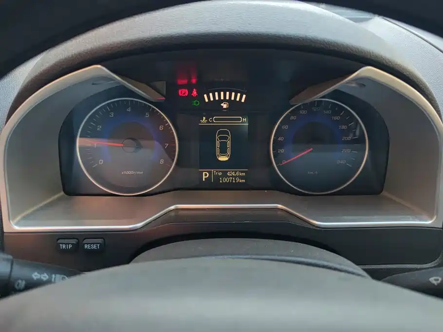 Emgrand 2015 Three-Car 1.5L CVT Up Edition купить на сайте DeffCars
