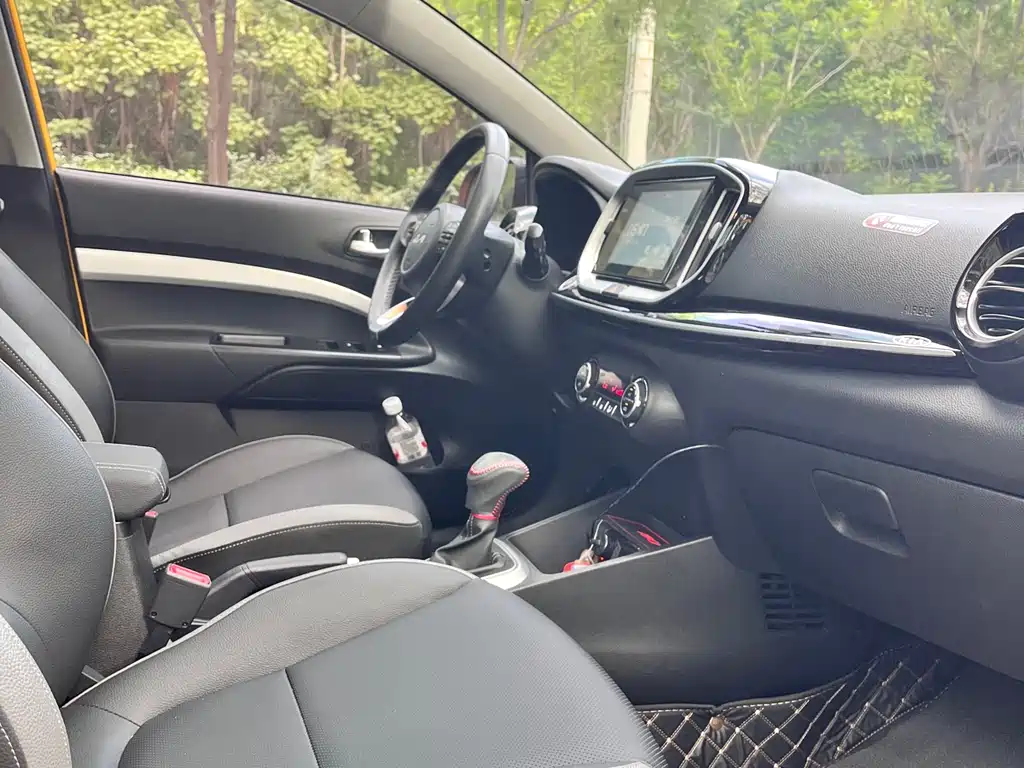 Yipao 2021 1.4L CVT sunroof model купить на сайте DeffCars