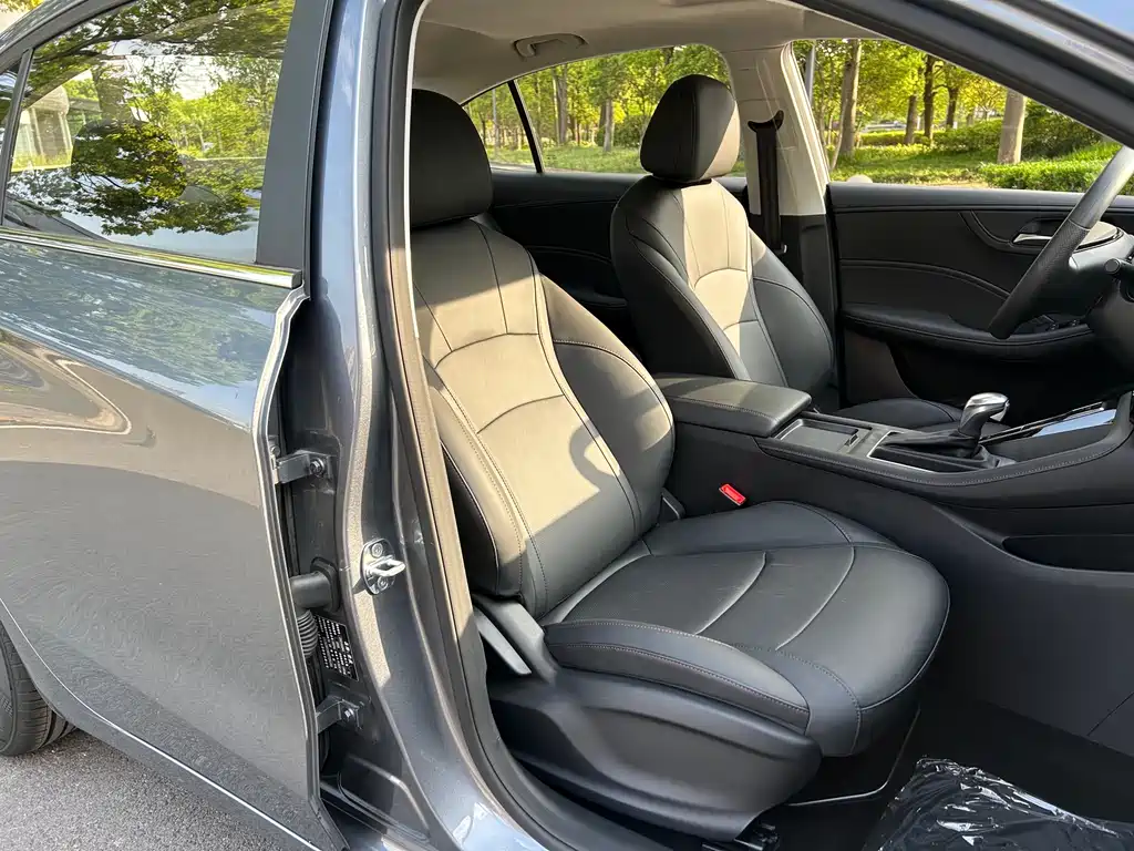Roewe i5 2026 1.5L CVT Deluxe Edition купить на сайте DeffCars