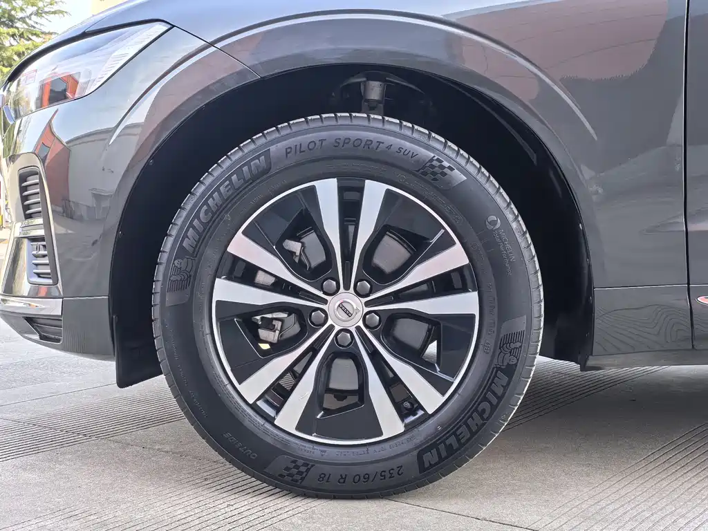 Volvo XC60 2022 B5 four-wheel drive Zhiyi Luxury Edition купить на сайте DeffCars