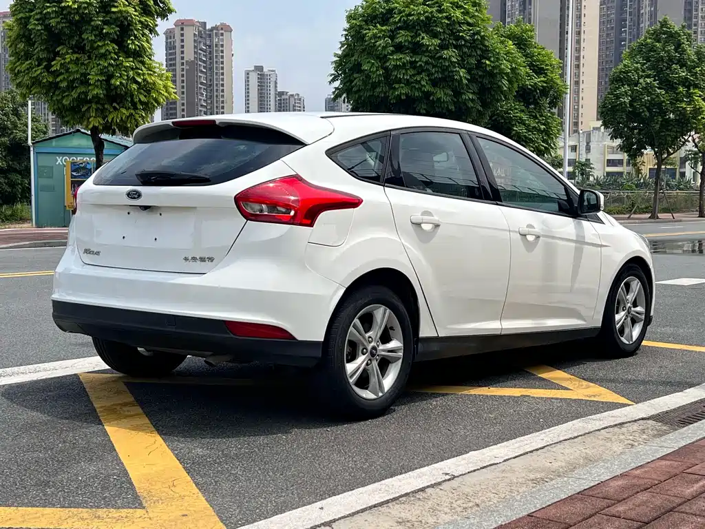Focus 2017 hatchback 1.6L automatic comfort smart mobility version купить на сайте DeffCars