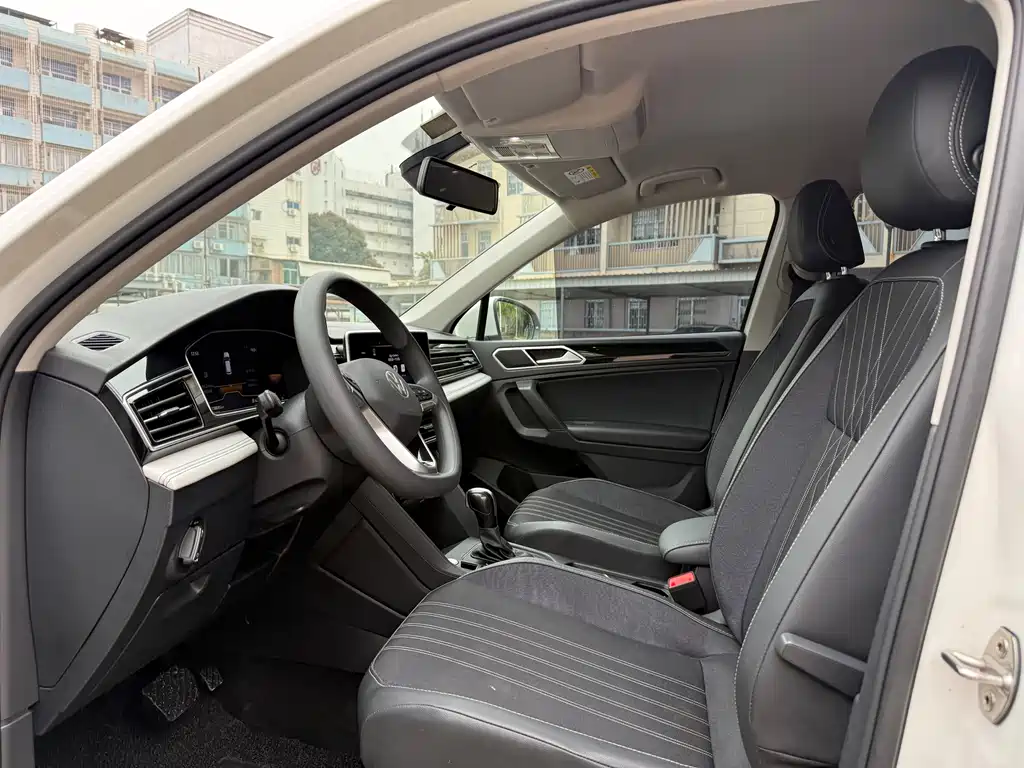 Tiguan L 2022 330TSI automatic two-wheel drive comfort version купить на сайте DeffCars