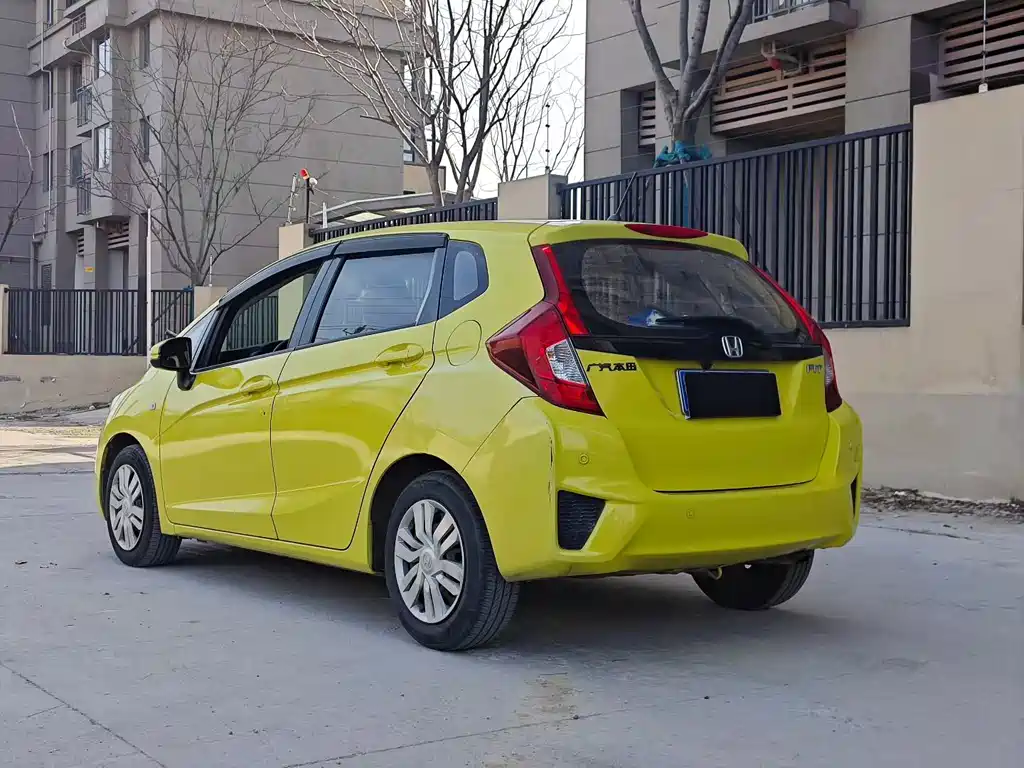 Fit 2016 1.5L LXS CVT Comfort Sunroof Edition купить на сайте DeffCars