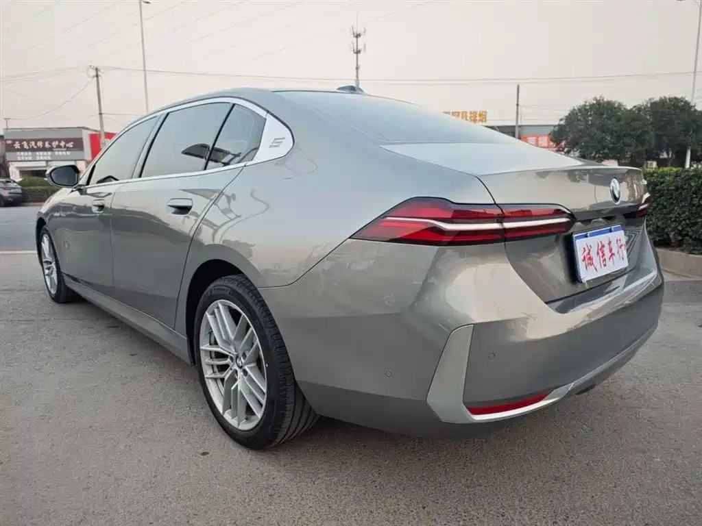 BMW 5 Series 2024 525Li Luxury Package купить на сайте DeffCars