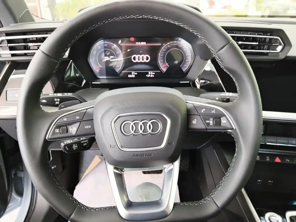 Audi A3 2026 Sportback 35TFSI Flying Spur Premium + Deluxe Choice Pack купить на сайте DeffCars