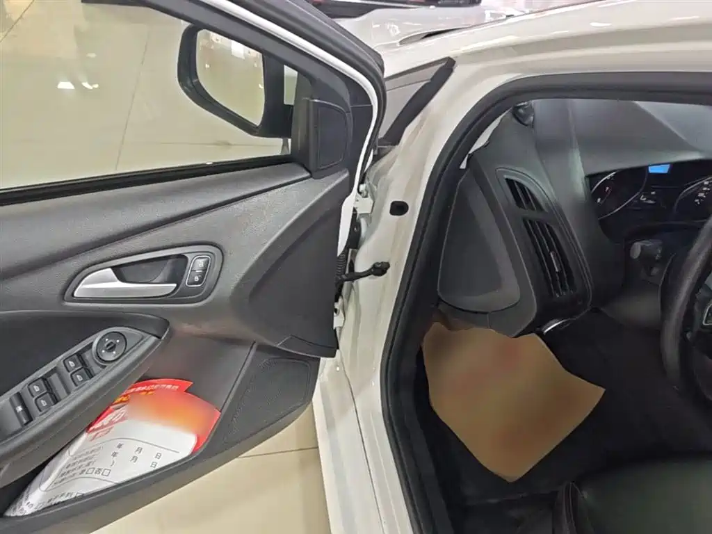 Focus 2018 hatchback classic 1.6L automatic comfort smart mobility version купить на сайте DeffCars