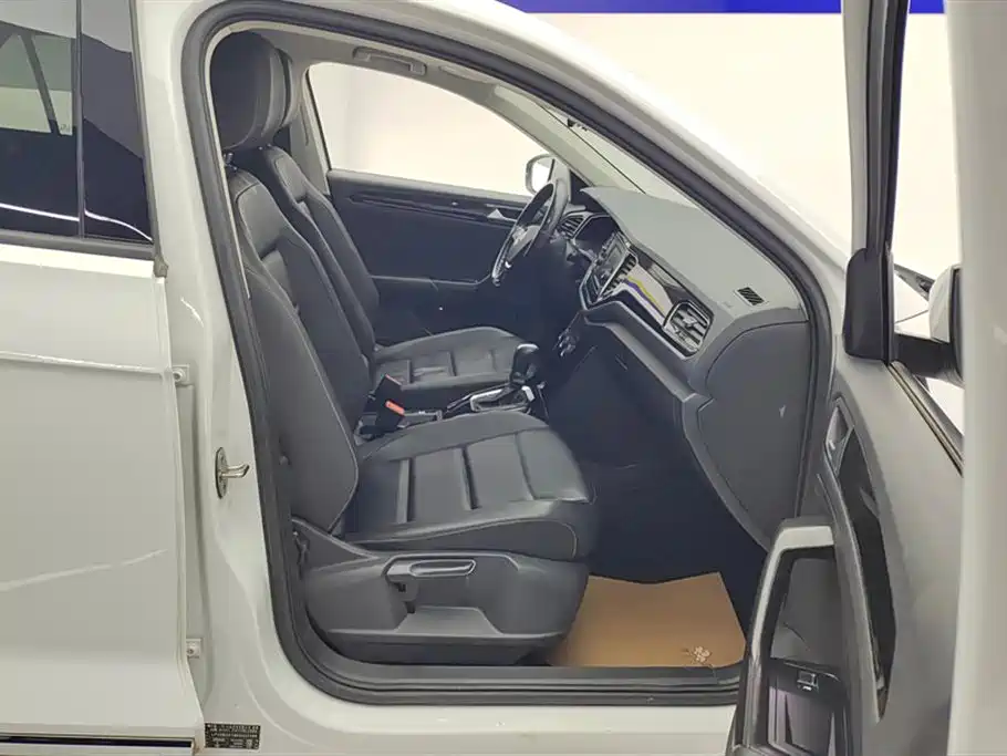 T-ROC 2018 280TSI DSG two-wheel drive comfort model National V купить на сайте DeffCars