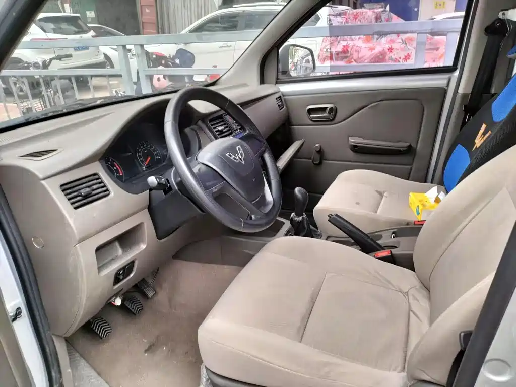 Wuling Rongguang V 2018 1.5L standard model купить на сайте DeffCars