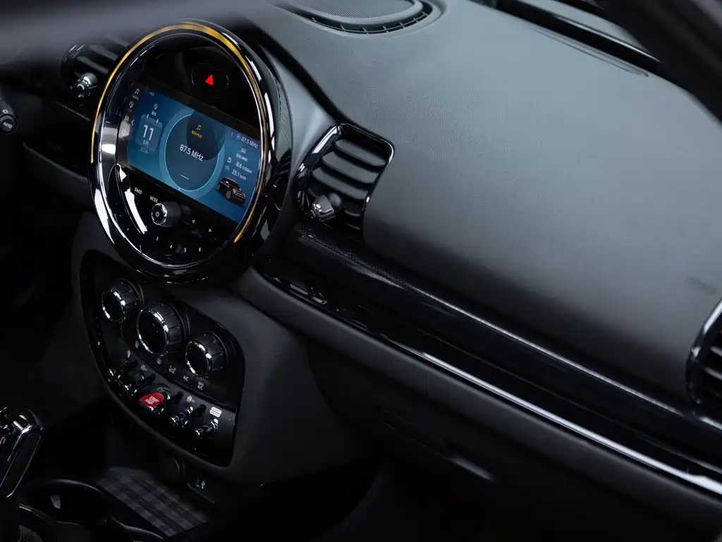 MINI CLUBMAN 2023 2.0T COOPER S Connoisseur купить на сайте DeffCars