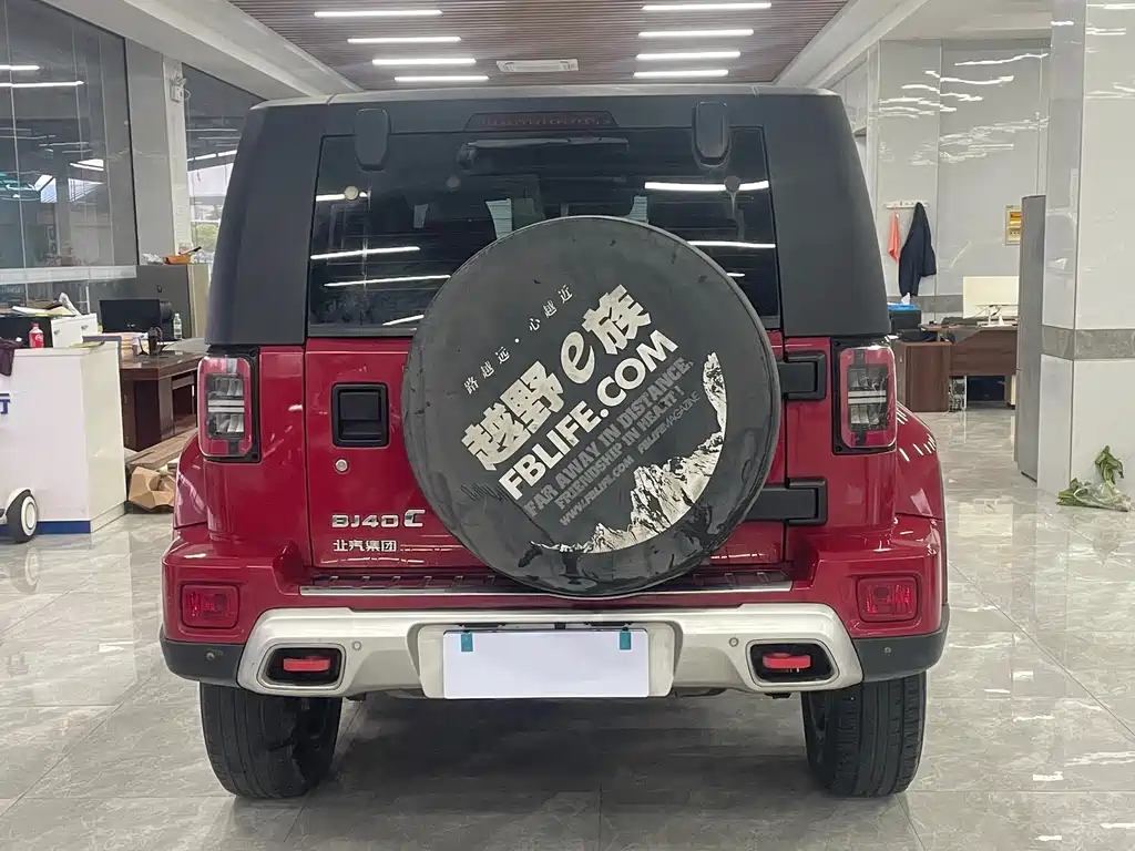 Beijing off-road BJ40 2020 2.0T automatic two-wheel drive city hunter version knight type купить на сайте DeffCars