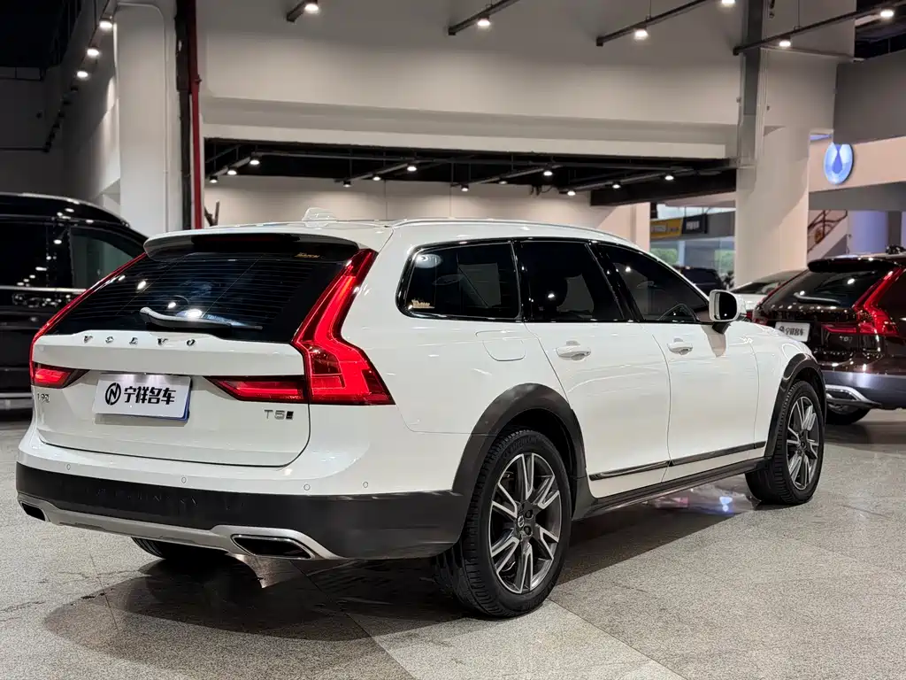 Volvo V90 2017 Cross Country T5 AWD Smart Edition купить на сайте DeffCars