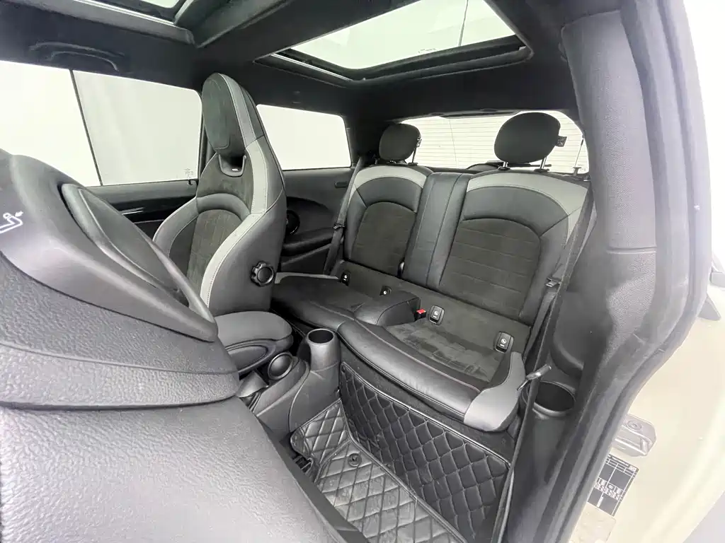 MINI JCW 2023 2.0T JOHN COOPER WORKS Pat Moss Commemorative Edition купить на сайте DeffCars