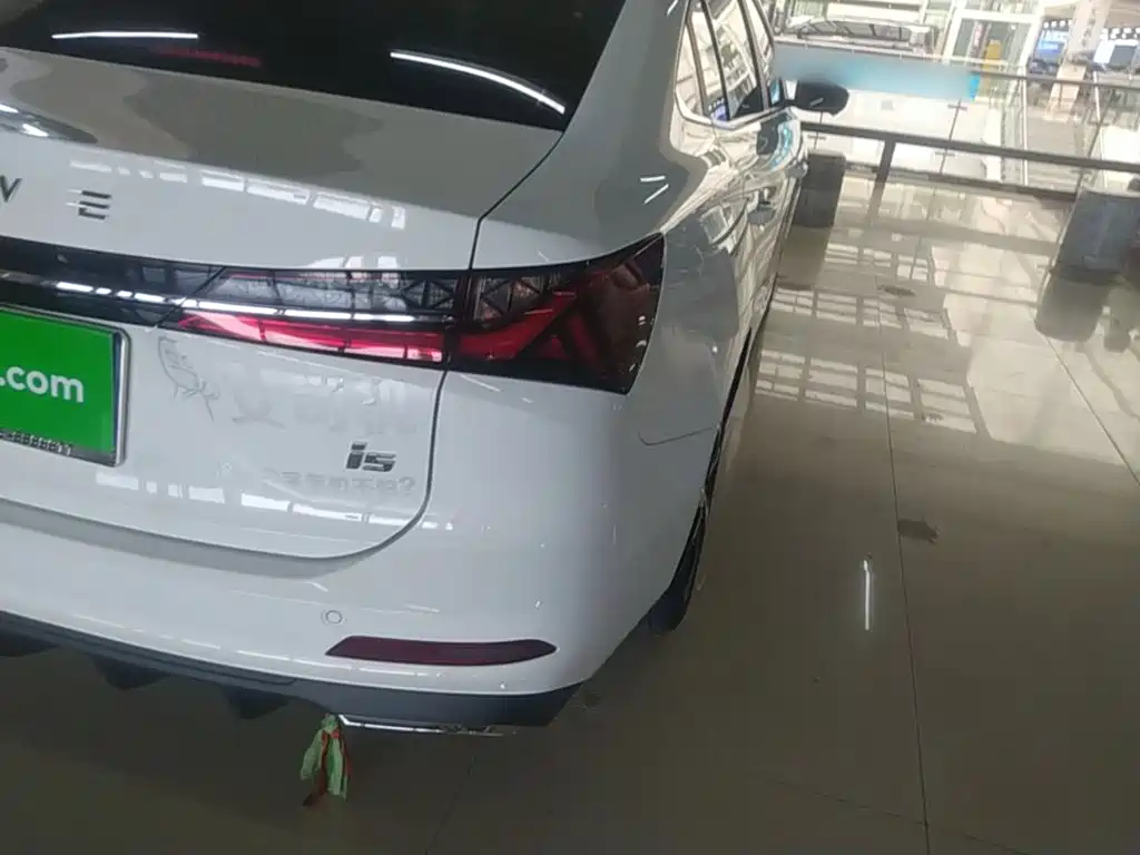 Roewe i5 2023 1.5L CVT Premium Edition купить на сайте DeffCars