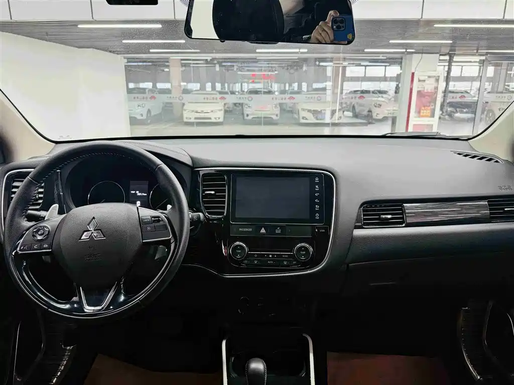 Outlander 2019 2.4L four-wheel drive exclusive version, 5 seats, National V купить на сайте DeffCars