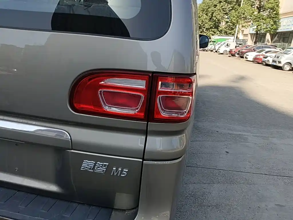 Lingzhi 2024 M5L 1.5T manual basic model 7 seats купить на сайте DeffCars