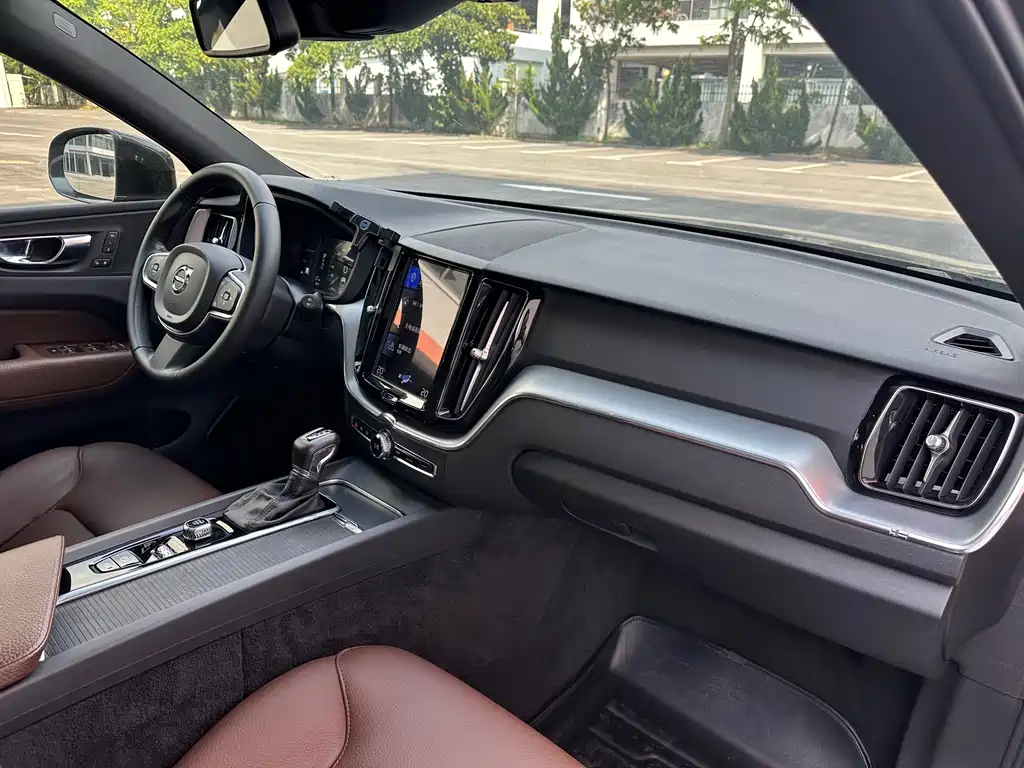 Volvo XC60 2021 T5 four-wheel drive Zhiyi Luxury Edition купить на сайте DeffCars