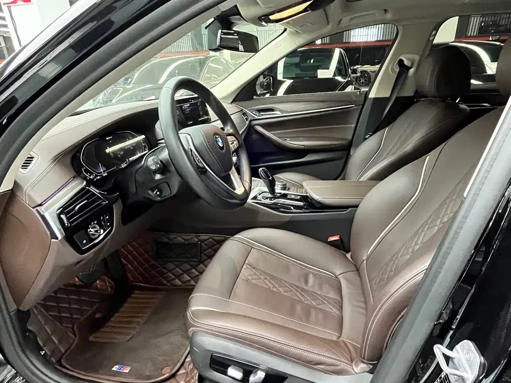 BMW 5 Series New Energy 2020 530Le Deluxe Package купить на сайте DeffCars