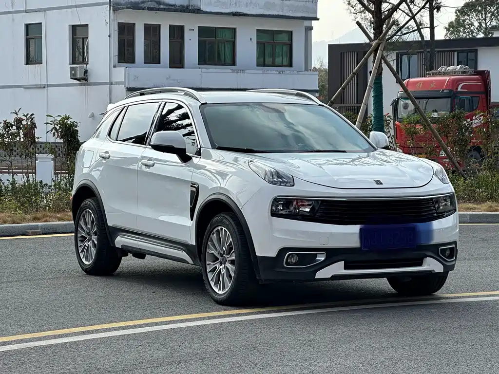Lynk & Co 01 2017 2.0T two-wheel drive version купить на сайте DeffCars