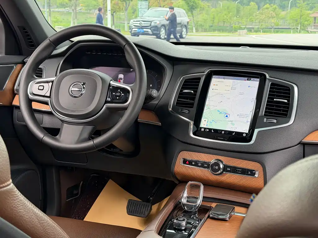 Volvo XC90 2023 B5 Smart Deluxe Edition 5-seater купить на сайте DeffCars
