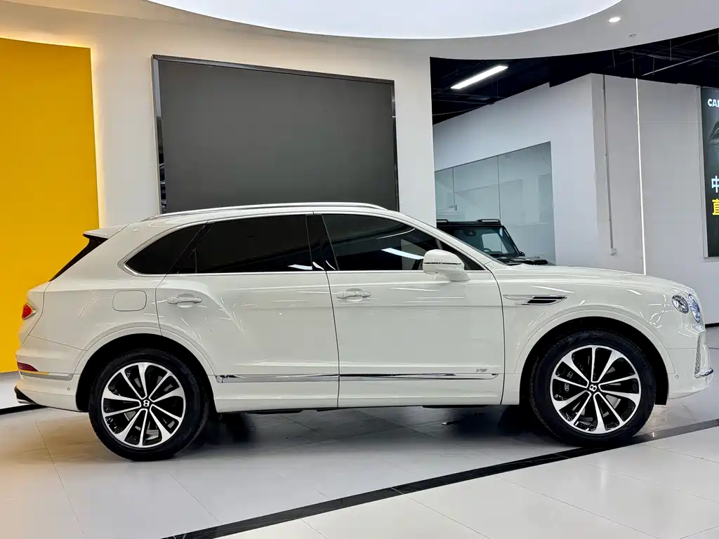 Bentayga 2022 4.0T V8 купить на сайте DeffCars