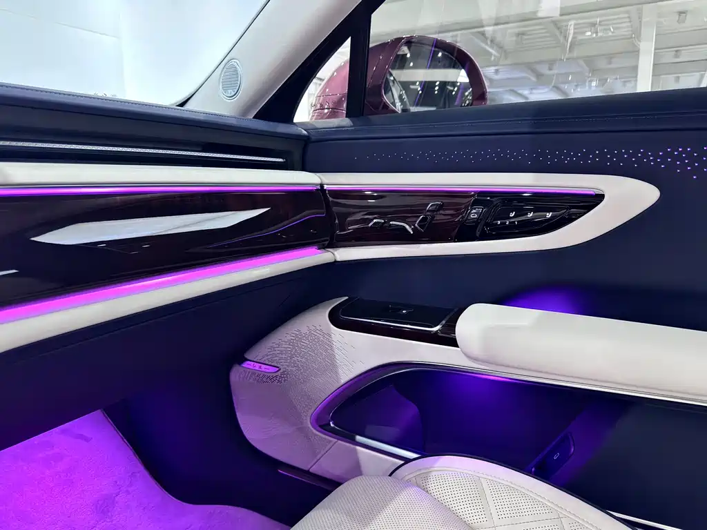 Hongqi Golden Sunflower Guoya 2024 4.0T V8 version купить на сайте DeffCars