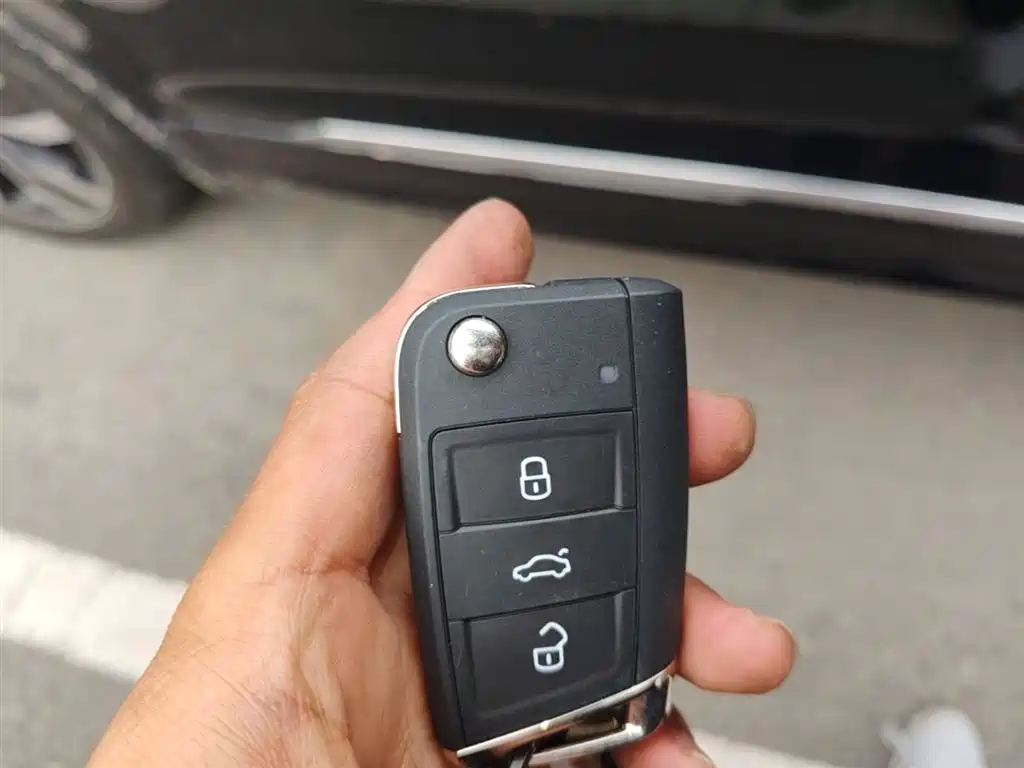Tiguan L 2023 330TSI automatic two-wheel drive R-Line version купить на сайте DeffCars