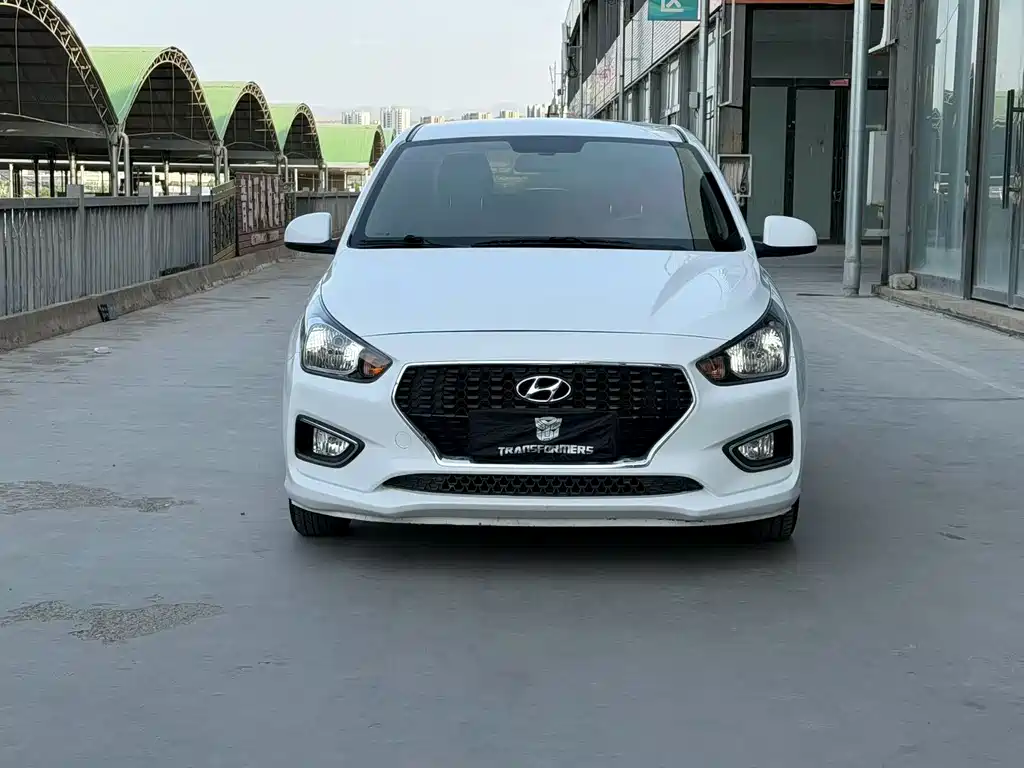 Rena 2017 1.4L Manual Glow Version National V купить на сайте DeffCars