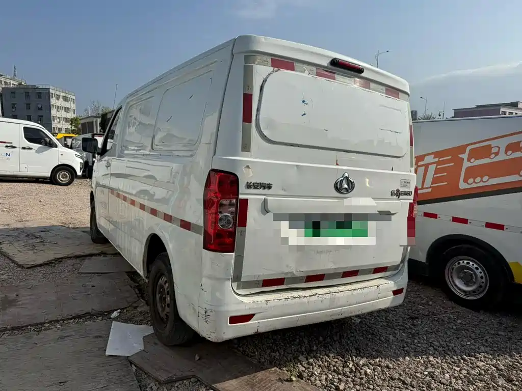 Changan Ruixing EM60 2021 pure electric van transporter 70kW купить на сайте DeffCars