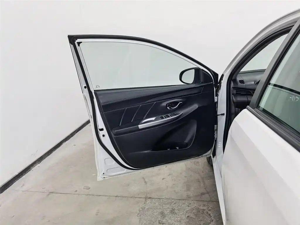 YARiS L 2016 model facelift 1.5G CVT sunroof version купить на сайте DeffCars