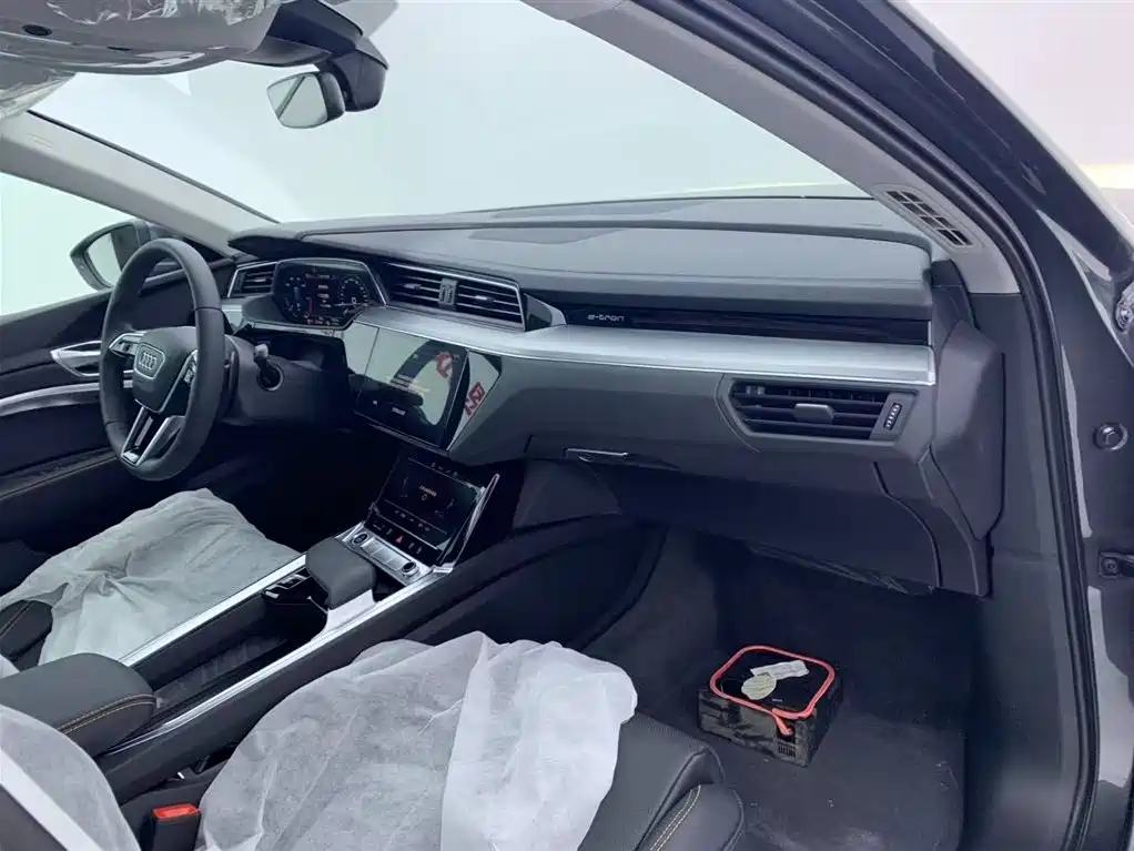 Audi e-tron 2021 50 quattro luxury model купить на сайте DeffCars