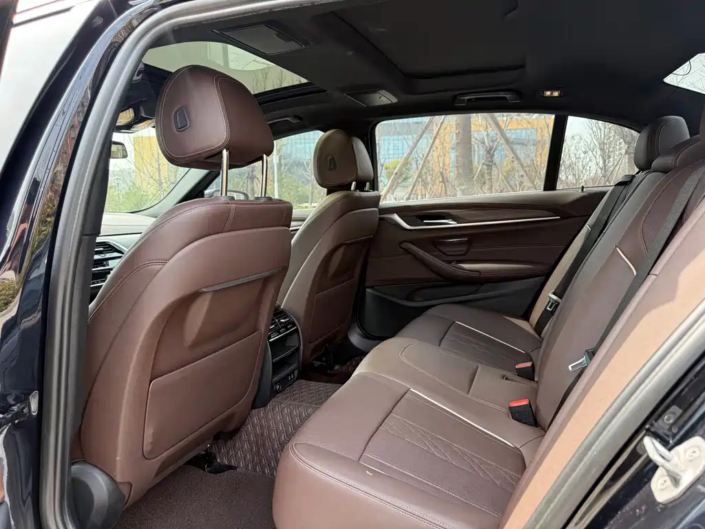 BMW 5 Series 2022 facelift 530Li leading M sports package купить на сайте DeffCars