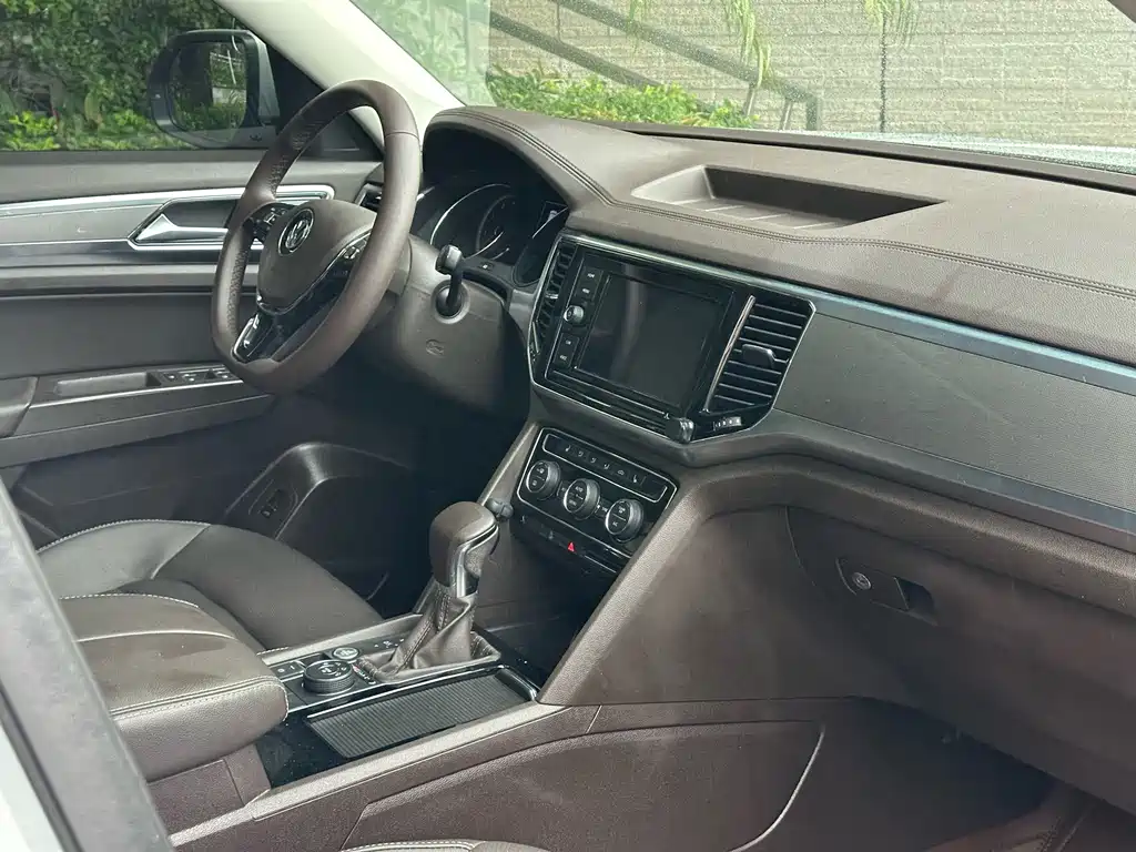 Touron 2019 380TSI four-wheel drive luxury version National VI купить на сайте DeffCars