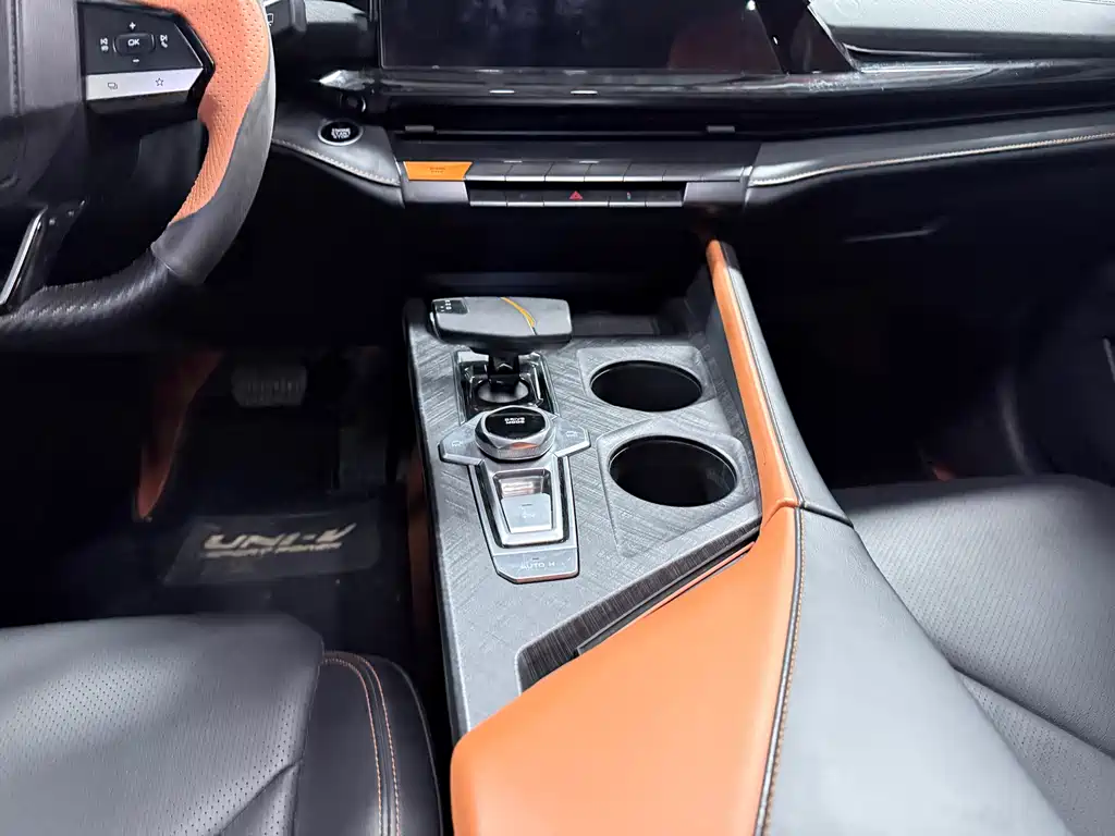 长安UNI-V 2023款 1.5T 智慧领航型 купить на сайте DeffCars