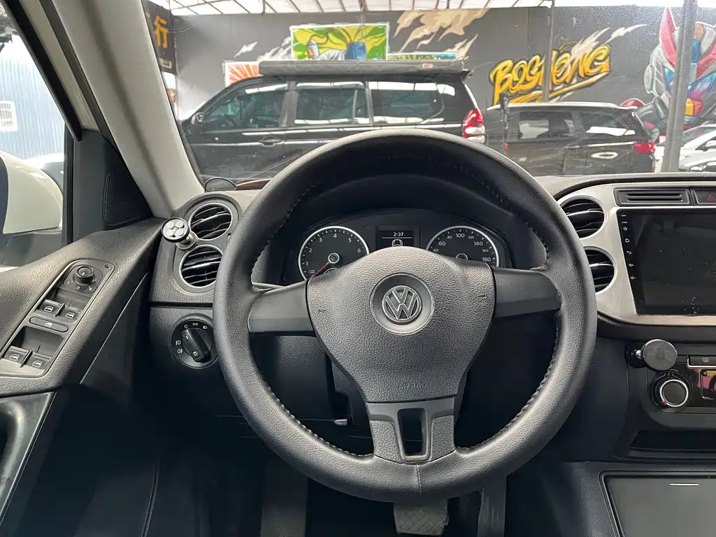 Tiguan 2015 1.8TSI automatic two-wheel drive fashion version купить на сайте DeffCars