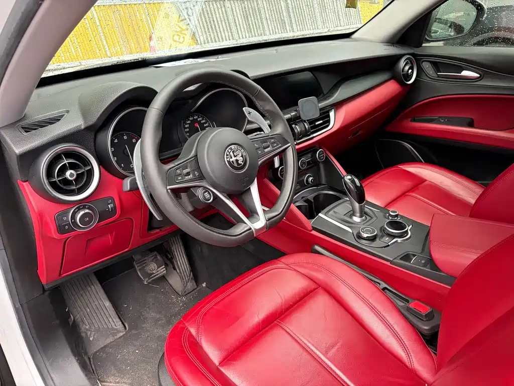 Stelvio 2017 2.0T 280HP Deluxe Edition купить на сайте DeffCars