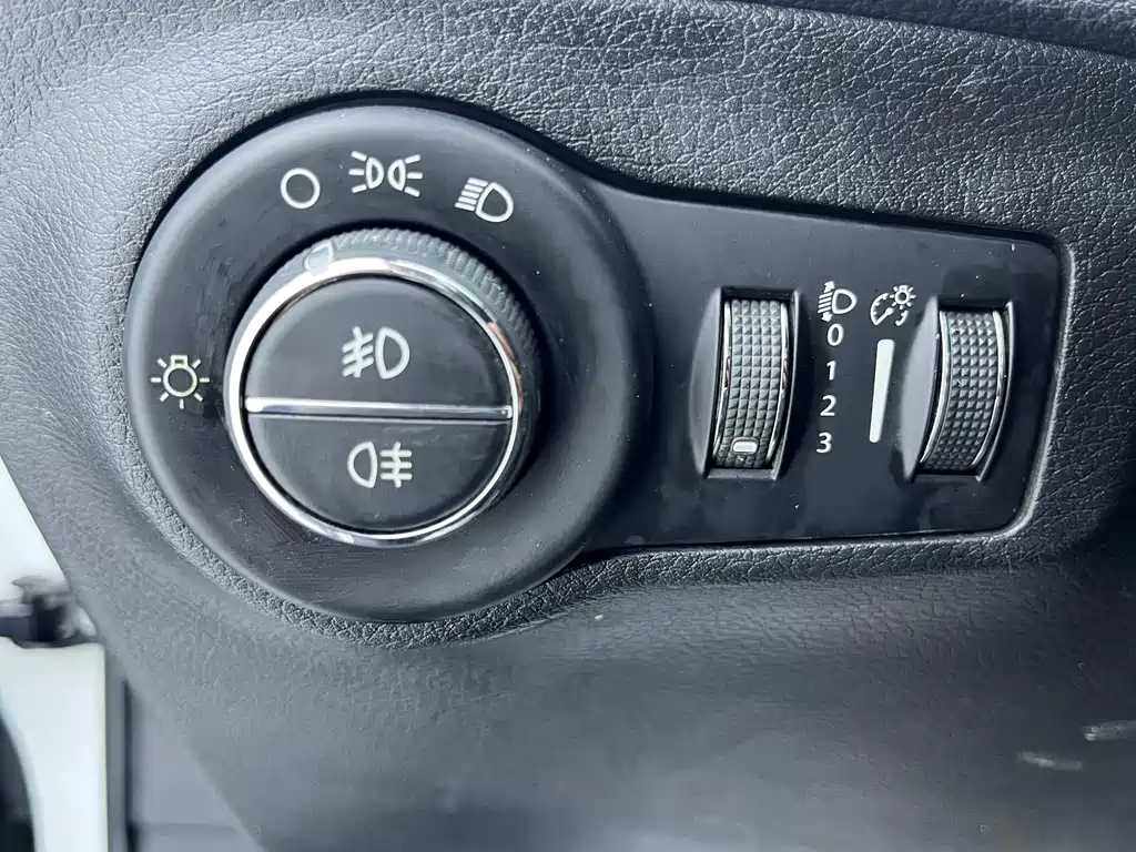 Compass 2017 200T Automatic Joy Edition купить на сайте DeffCars