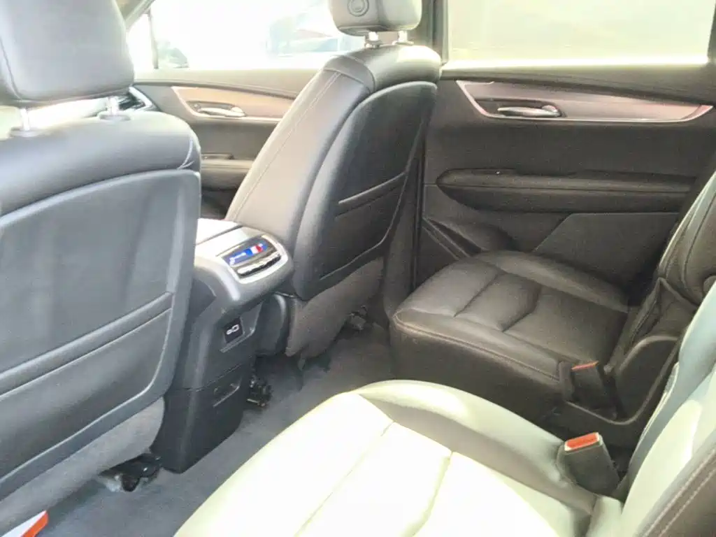 Cadillac XT6 2021 2.0T six-seat four-wheel drive stylish model купить на сайте DeffCars