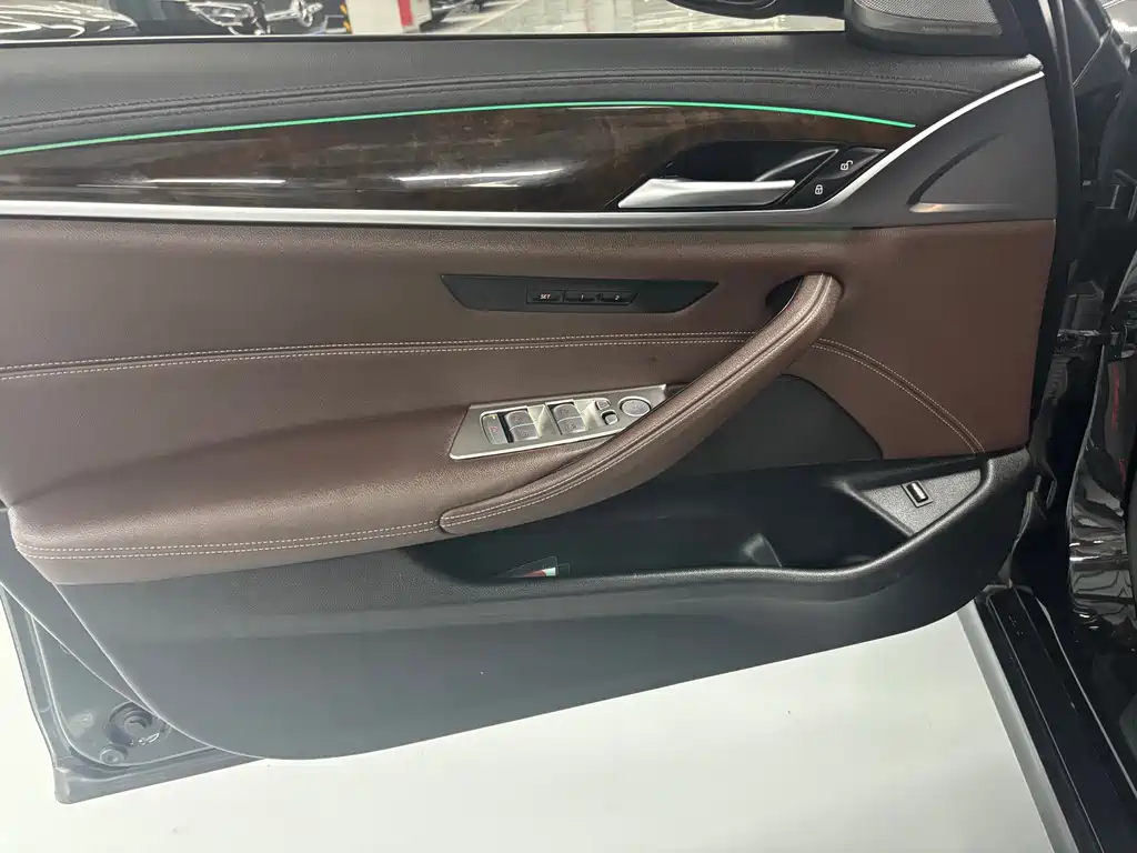 BMW 5 Series 2018 525Li Luxury Package купить на сайте DeffCars