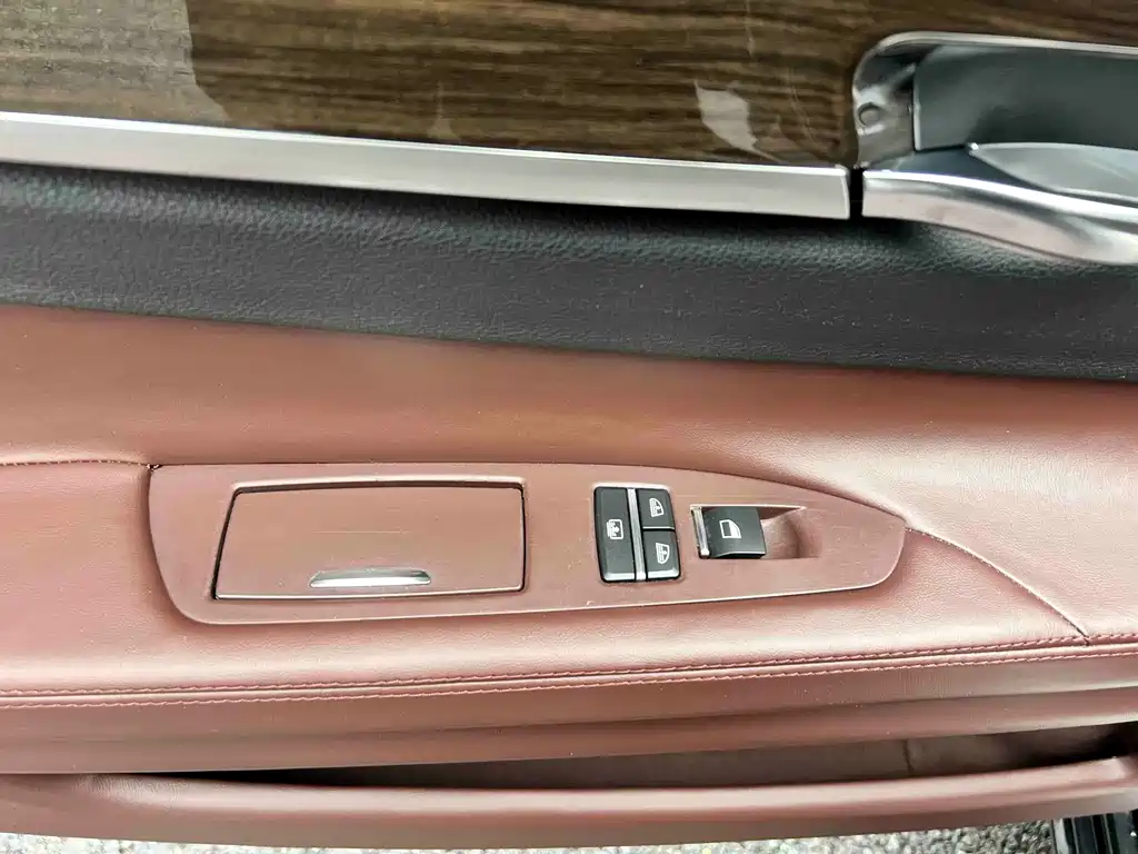 BMW 7 Series 2011 730Li Elegant купить на сайте DeffCars