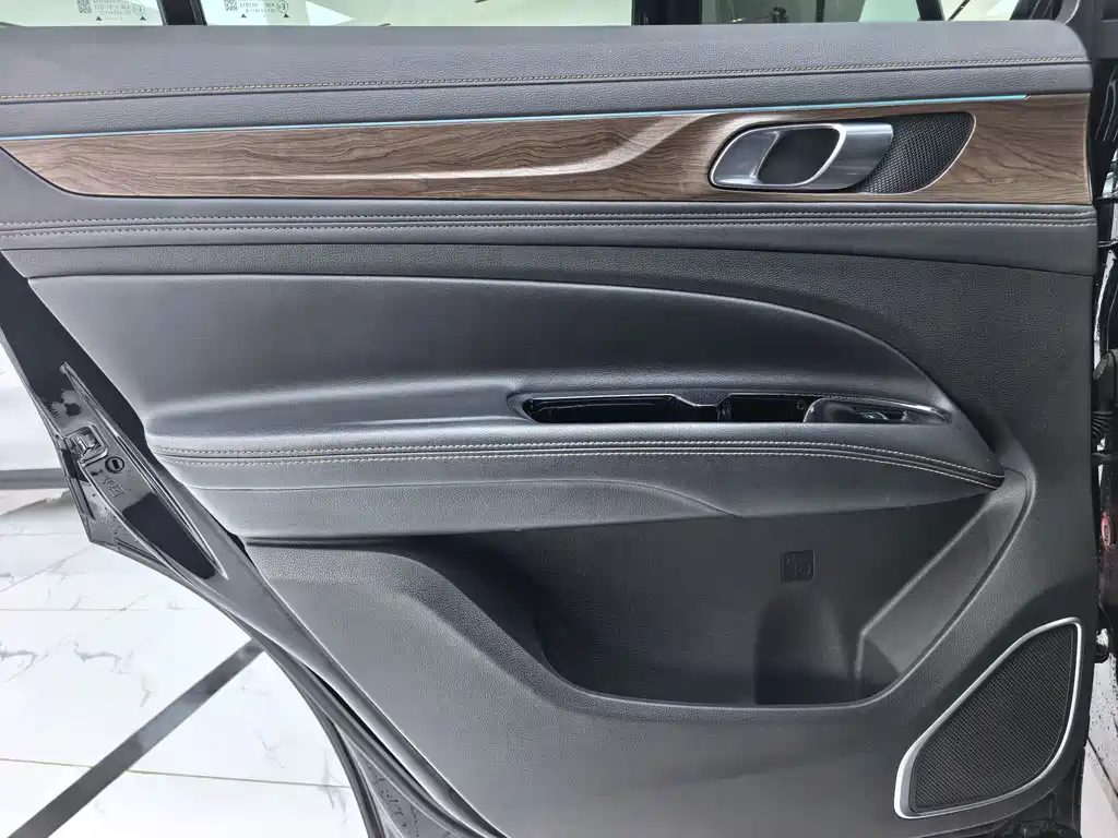 Lingyu 2021 EcoBoost 225 platinum collar type 6 seats купить на сайте DeffCars