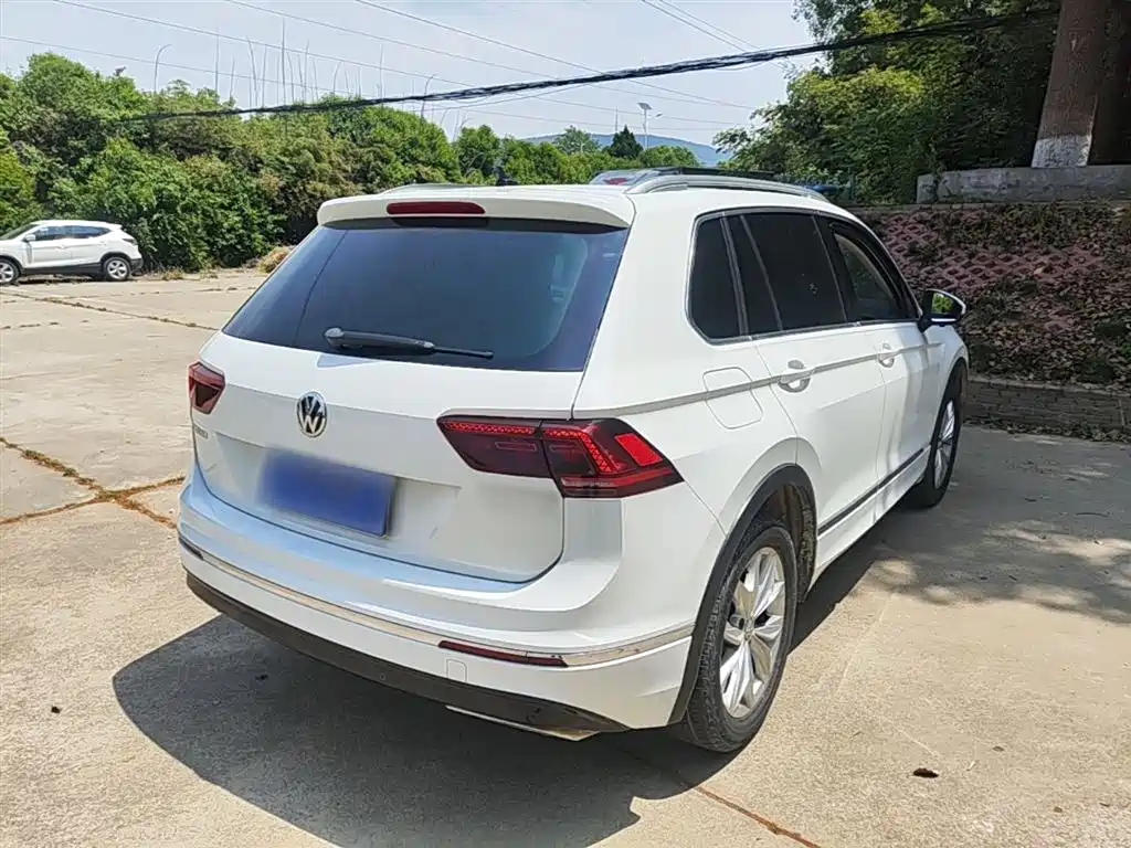 Tiguan 2017 280TSI two-wheel drive elite model купить на сайте DeffCars
