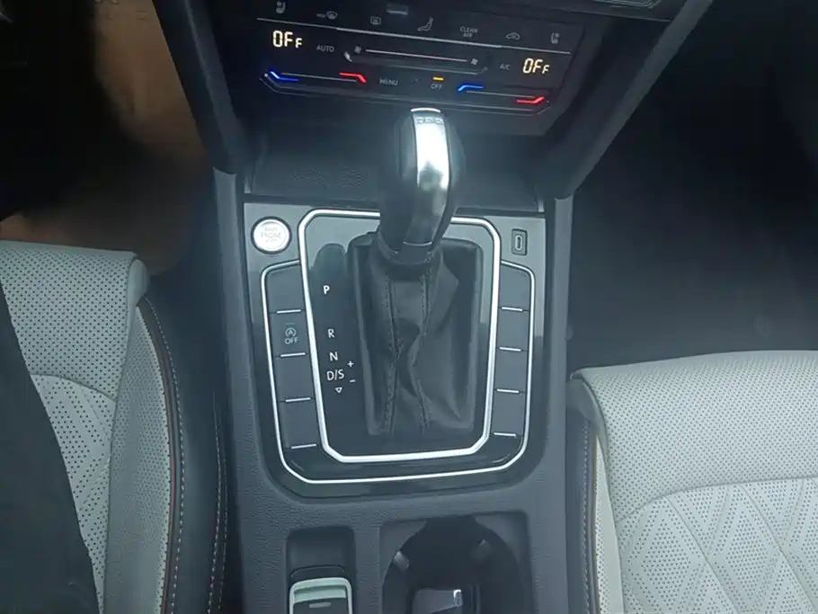 Magotan 2023 2 million commemorative edition 330TSI DSG luxury model купить на сайте DeffCars
