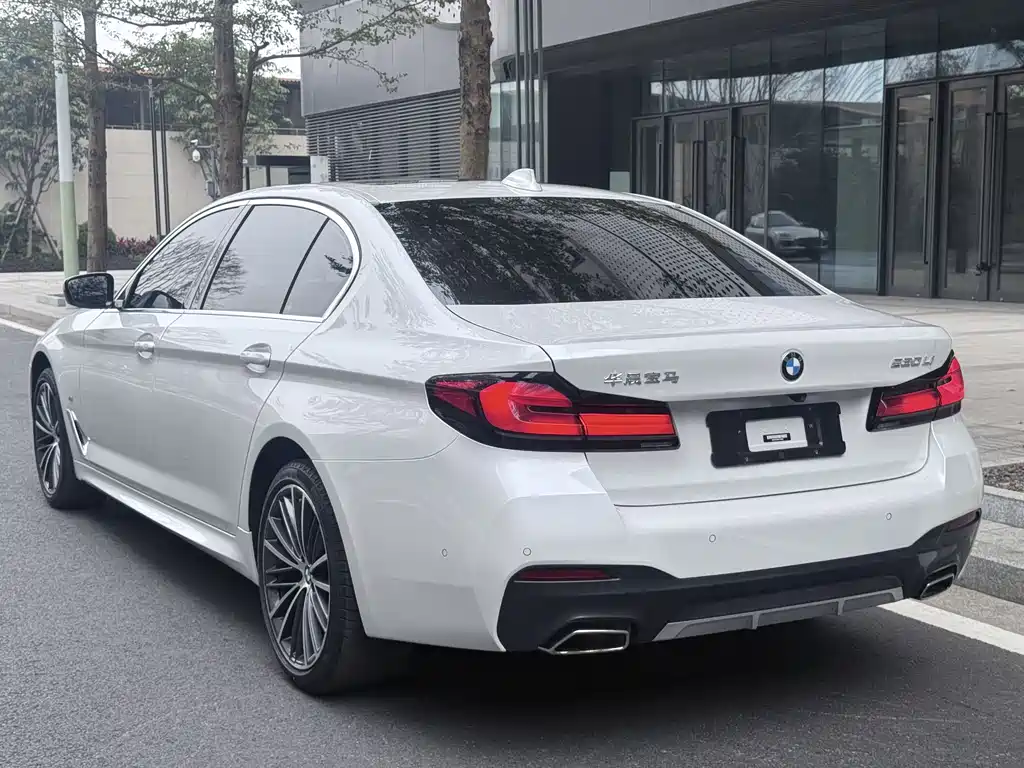BMW 5 Series 2023 530Li Leading Luxury Package купить на сайте DeffCars