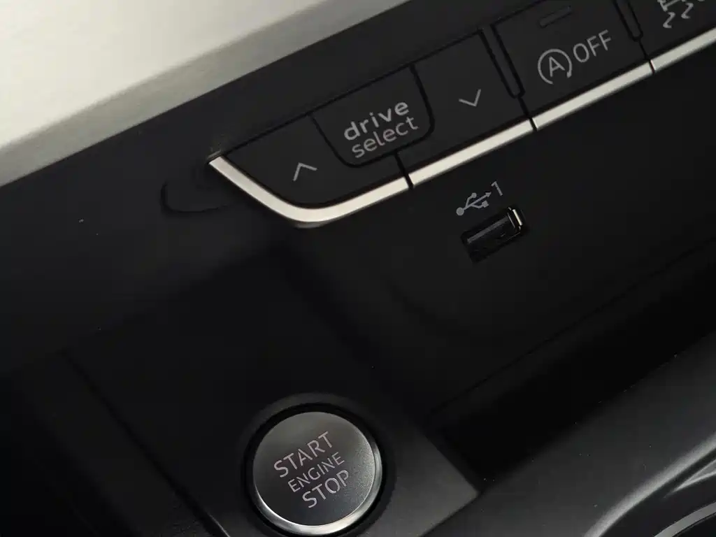 Audi A4L 2022 40 TFSI Fashionable and Dynamic купить на сайте DeffCars