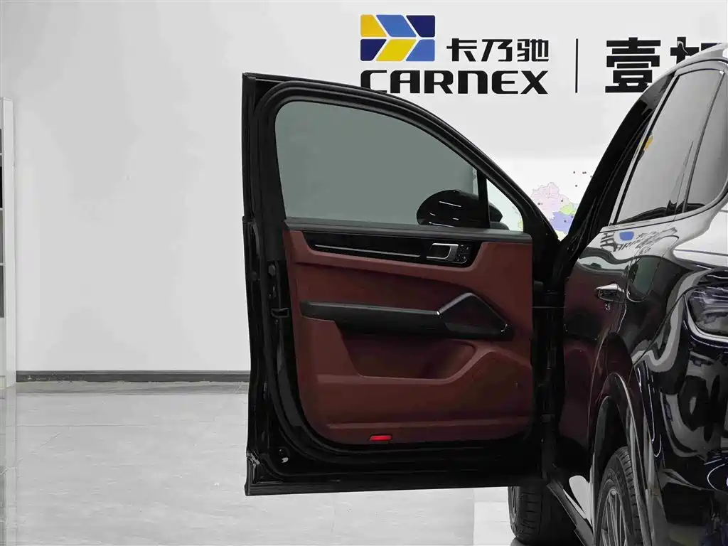 Cayenne New Energy 2023 Cayenne E-Hybrid 2.0T Platinum Edition купить на сайте DeffCars