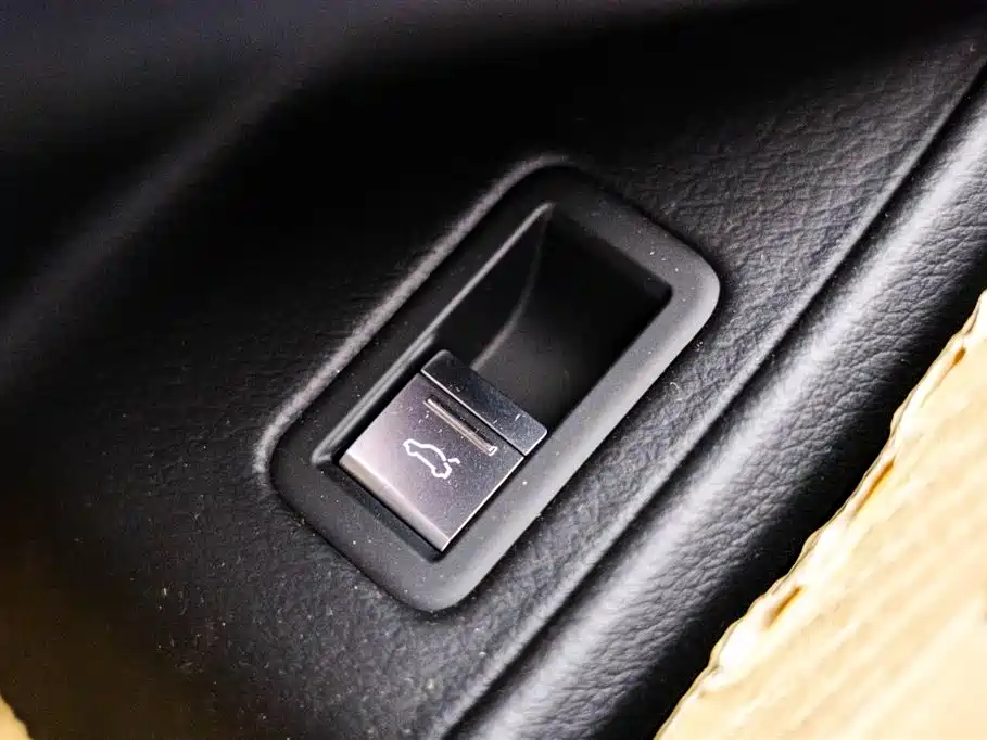 Audi A8 2025 A8L 50 TFSI quattro Premium Selection купить на сайте DeffCars