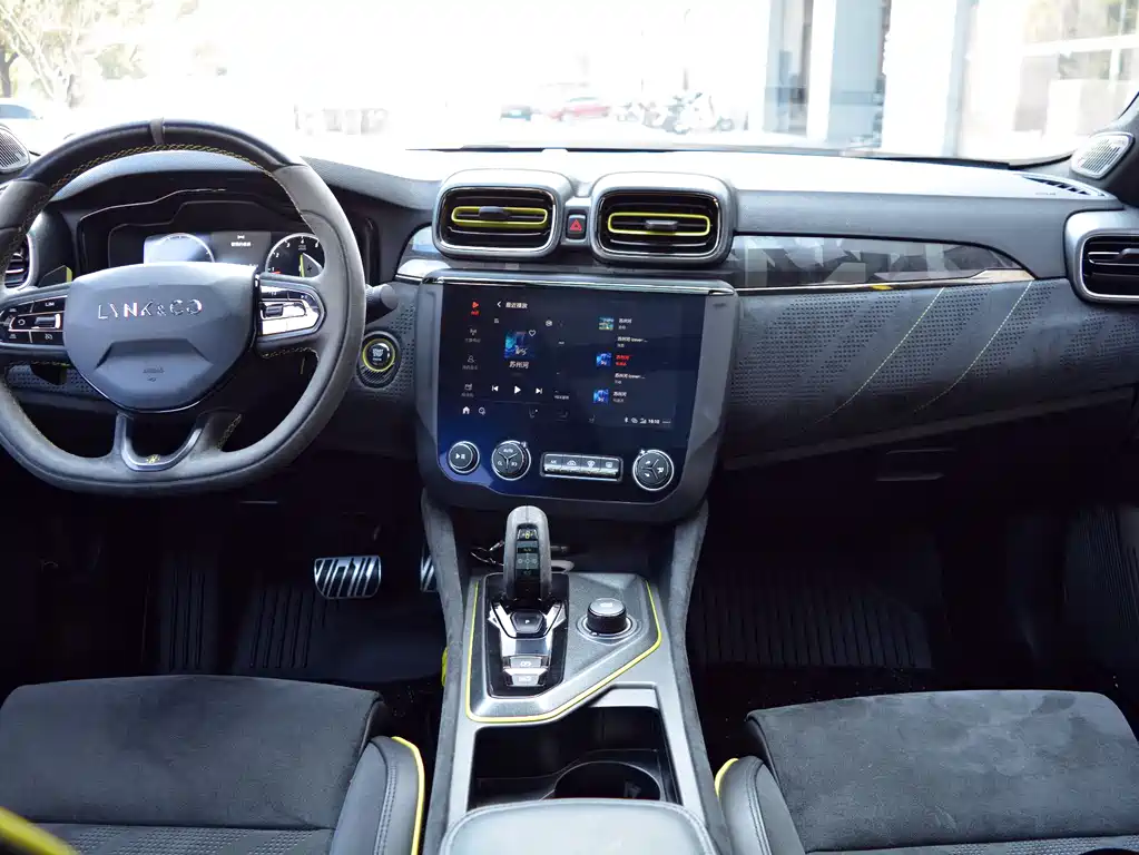 Lynk & Co 03 2019 03+ 2.0TD Automatic Wind Control Edition купить на сайте DeffCars