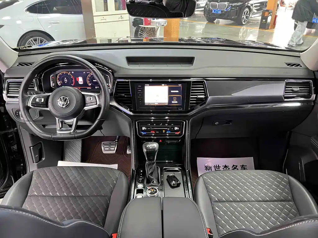 Touron 2020 Touron X facelift 380TSI four-wheel drive luxury version купить на сайте DeffCars