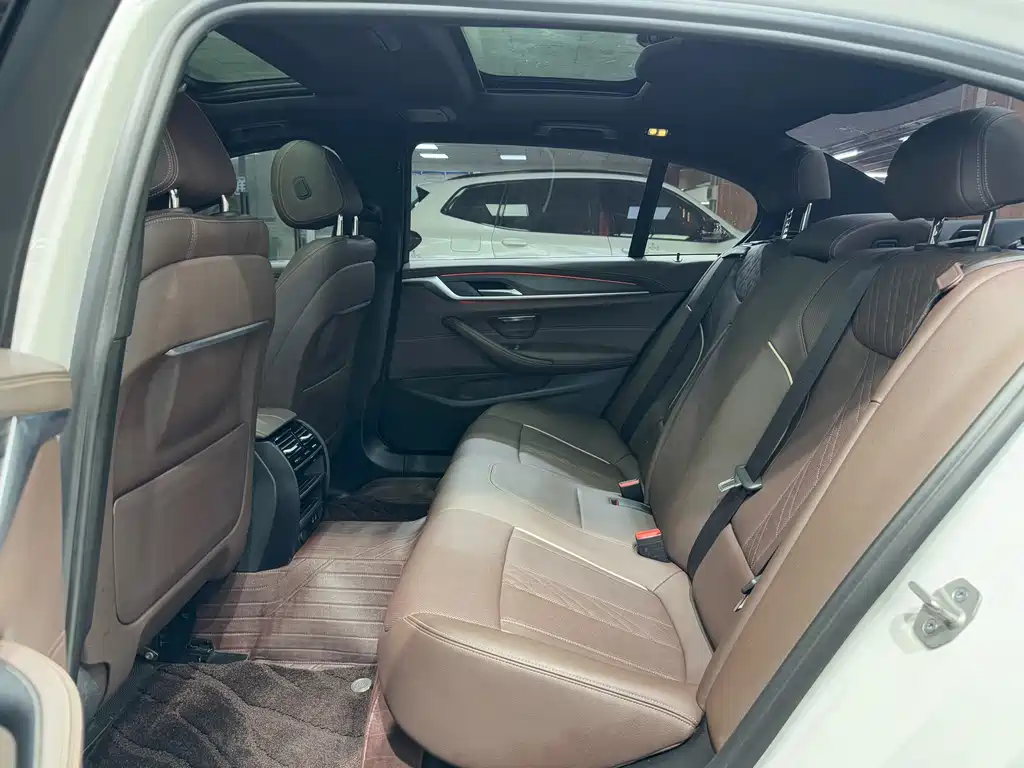 BMW 5 Series 2021 530Li Leading M Sports Package купить на сайте DeffCars